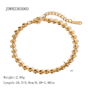 Golden heart link bracelet in stainless steel with lobster clasp and adjustable chain