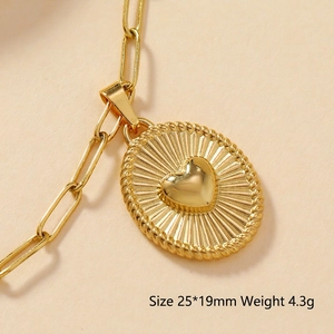 Macro shot of 25x19mm gold heart pendant with radial texture and rope edge detail