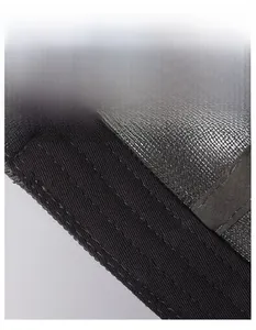 Détail du bandeau de sudation élargi sur casquette de sport en mesh respirant