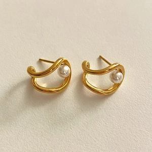 Elegant 925 sterling silver gold wavy curve earrings with white round pearls for women