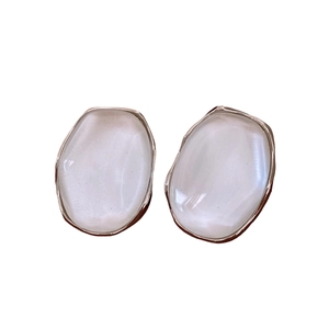 Minimalist gold oval resin earrings with pearlescent white inlay for a sleek aesthetic