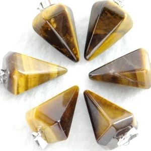 Lot de six pendentifs cône hexagonal en œil de tigre avec fermoirs en métal argenté