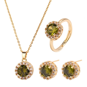Parure de bijoux dorés avec zircon vert rond comprenant collier, boucles et bague