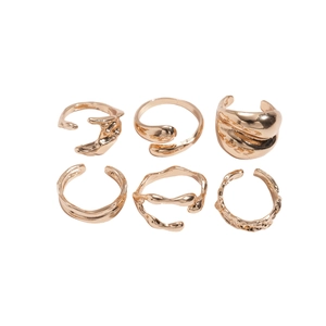 Set di 6 anelli geometrici dorati con trama lavica irregolare e design regolabile