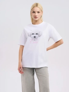 Oversize λευκό T-shirt με χαριτωμένο τύπωμα Bichon Frise και ροζ κείμενο Cutie