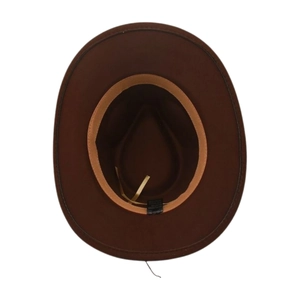 Dettaglio interno di un cappello da cowboy marrone con fascia e coulisse di regolazione