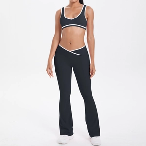Detail of high-waisted yoga set with V-shaped waistband and white contrast trim decor