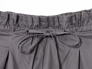 Detailed view of elastic gathered waist with bow drawstring on dark gray poplin shorts