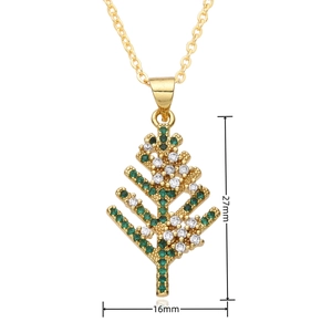 Detailansicht des goldenen Baum-Anhängers mit Zirkon, zeigt 27mm Höhe und 16mm Breite