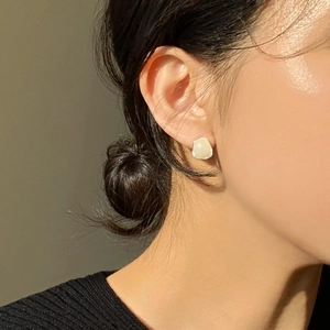 Minimalist 925 sterling silver geometric earrings with gold trim and creamy finish