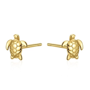 Detailansicht goldener Meeresschildkröten-Ohrstecker mit strukturierter Schale und Politur