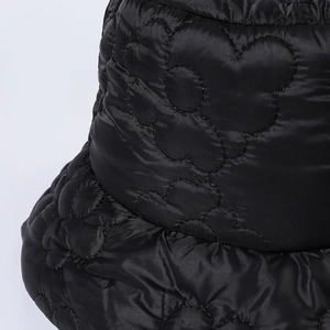 Gesteppter Anglerhut mit Blumenmuster in Schwarz aus Nylon für Wärme im Winter