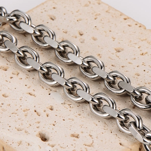 Collier en acier inoxydable argenté poli avec fermoir OT et maille marine plate