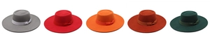 Chapeaux canotiers plats en gris, rouge, orange, caramel et vert avec rubans décoratifs