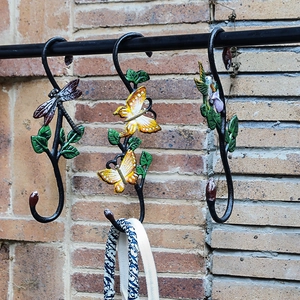Retro Cast Iron S-Shaped Garden Hooks Hand-Painted Hummingbird Butterfly Dragonfly Decorative Metal Plant Hangers For Outdoor Fence