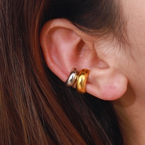 Bagues d'oreille minimalistes en acier inoxydable or 18 carats et argent lisse
