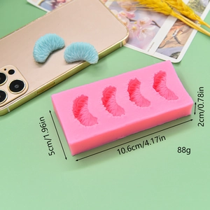Pink 3D silicone strawberry blueberry gummy mold with measurements 10.6x5x2cm