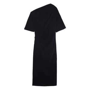 Elegantes schwarzes One-Shoulder-Samtkleid in Midilänge mit asymmetrischem Ärmel