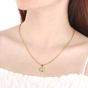 Collier mode en acier inoxydable doré avec pendentif cœur et petite patte pour femme