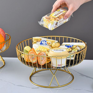 Panier à fruits en fil doré moderne avec base en marbre noir pour snacks et déco