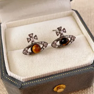 Boucles d'oreilles Saturne avec pierre œil de tigre et oxydes de zirconium brillants