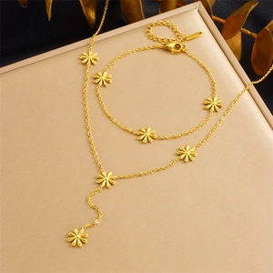Mode Edelstahl Vergoldet Gänseblümchen Blume Schmuckset Für Damen Minimalistische Botanische Anhänger Halskette Und Armband