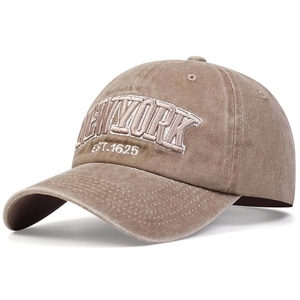 Washed cotton baseball cap with New York embroidery in a vintage khaki finish
