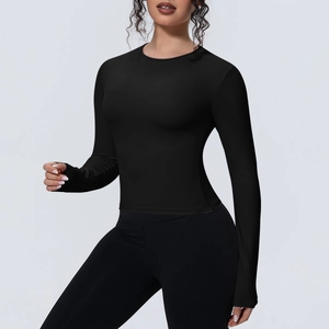 T-shirt de yoga noir à manches longues coupe ajustée avec col rond et tissu respirant