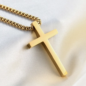 Pendentif croix de 45mm en acier inoxydable doré poli avec une chaîne box robuste