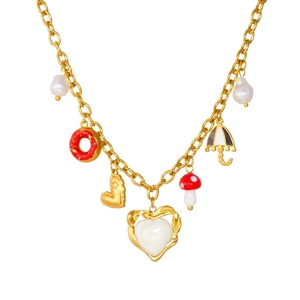 Collana placcata in oro con ciondoli a forma di ciambella cuore fungo e ombrello
