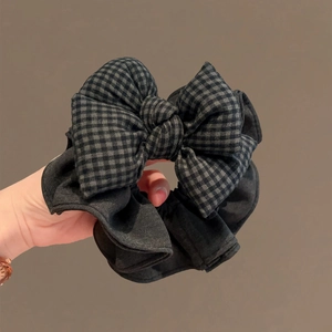 Chouchou élégant avec nœud à carreaux noir et gris en tissu texturé de qualité
