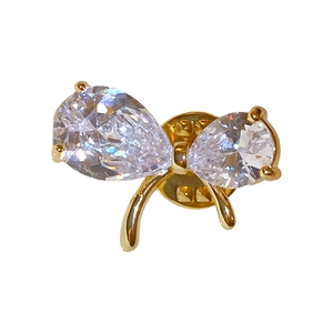 Broche nœud élégante en plaqué or avec zircons cubiques et fermoir papillon sécurisé