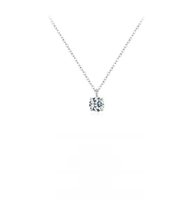 Dettaglio del ciondolo in moissanite da 1 ct con catena in argento S925 in stile semplice