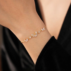 18K gold-plated heart bracelet with zircon stones and a dainty metal bow detail