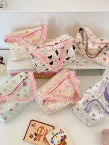 Quilted cartoon canvas handbags with lace trim in six assorted macaron colors