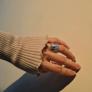 Stackable silver emerald zircon rings with vintage texture and 18k white gold plating