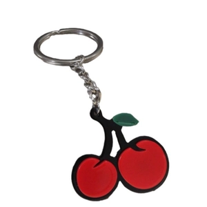 Portachiavi a ciliegia alla moda con frutti rossi e foglie su anello in metallo