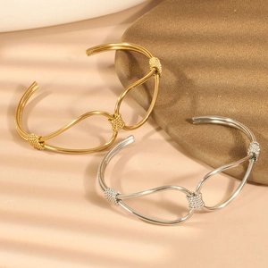 Minimalistisches französisches verdrehtes Armreif-Set aus Gold und Silber Edelstahl