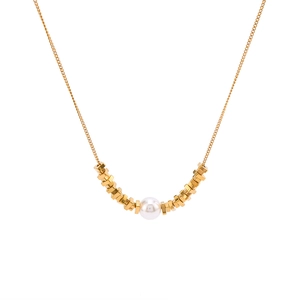 Minimalist 18k gold plated necklace with central white pearl and geometric beads