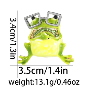 Detailed view of frog brooch with dimensions 3.5cm by 3.4cm and weight 13.1g