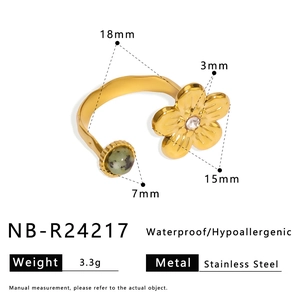 Macro detail of gold flower ring with green stone dimensions and technical specifications