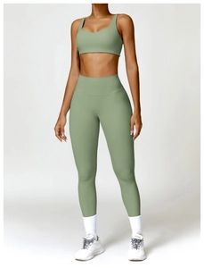 Ensemble legging de yoga taille haute vert sauge et soutien-gorge de sport assorti