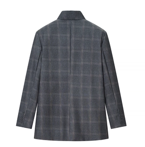 Vue arrière d'un blazer à carreaux gris avec texture détaillée et boutons aux manches
