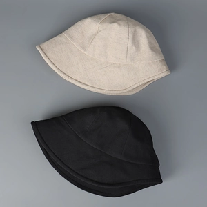 Flachbild von Fischerhüten aus Baumwolle und Leinen in Beige und Schwarz mit Textur