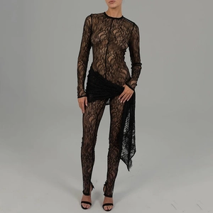 Body chic in pizzo nero a maniche lunghe con dettaglio drappeggiato laterale e slim fit
