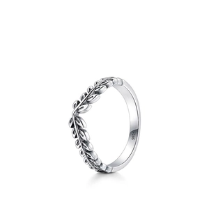Vintage S925 sterling silver ring with olive leaf design and antique oxidized finish