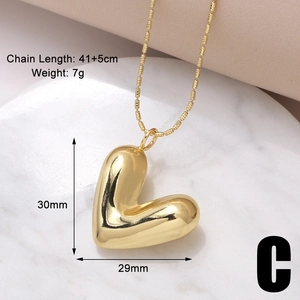 Detail showing 30mm gold heart pendant size and 41+5cm chain length measurement