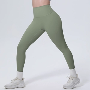 Detailansicht der Morandi-grünen Yogahose mit hoher Taille und elastischem Stoff