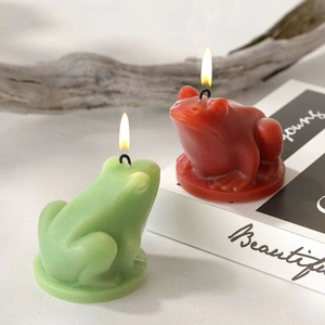 Detailed realistic 3D frog candle design showing realistic texture and burning wick light