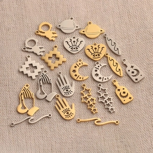 Himmels-DIY-Schmuckanhänger mit Mond Stern und Planet Motiven in Gold und Silber